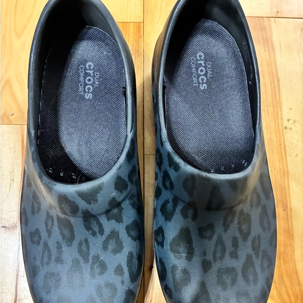 Crocs leopard print black clogs